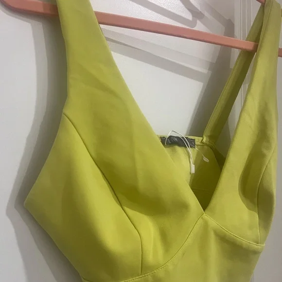 Light Green Yellow Crop Top - Picture 3 of 7
